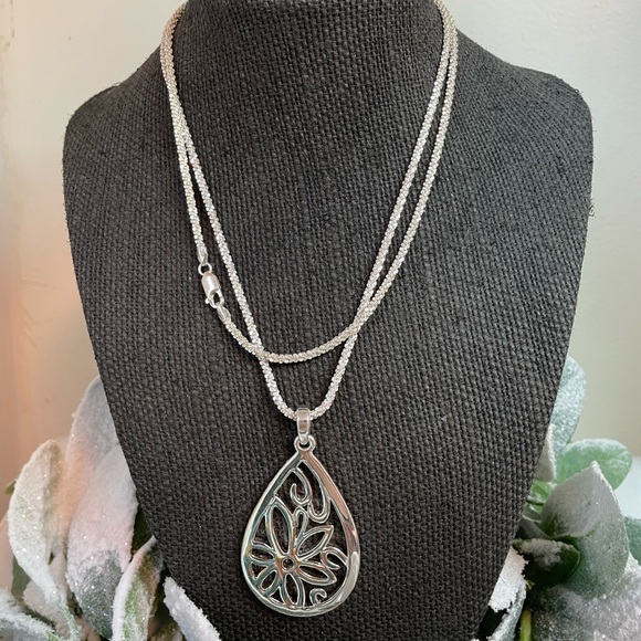 Jewelry - Silver Teardrop Pendant Necklace